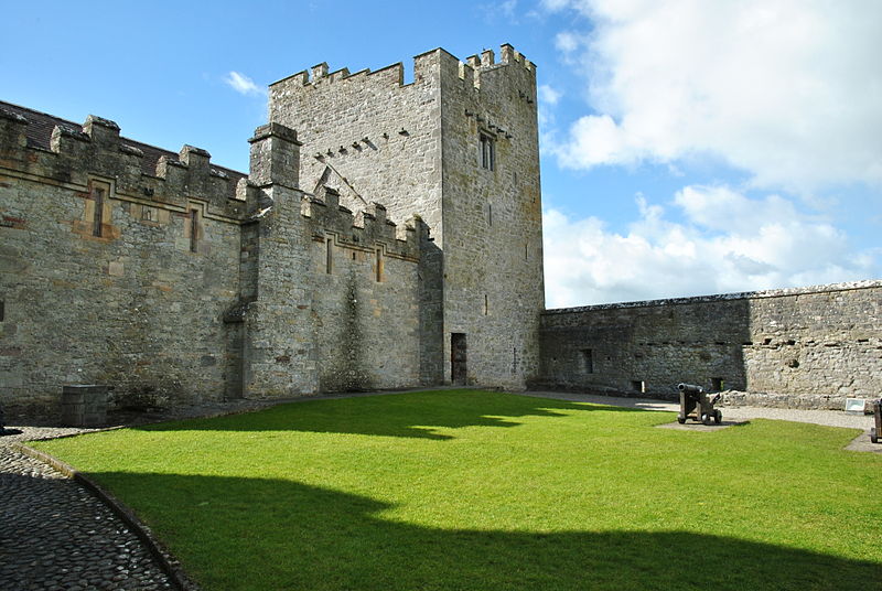 nathalie-languages-blog-castles-in-ireland-cahir